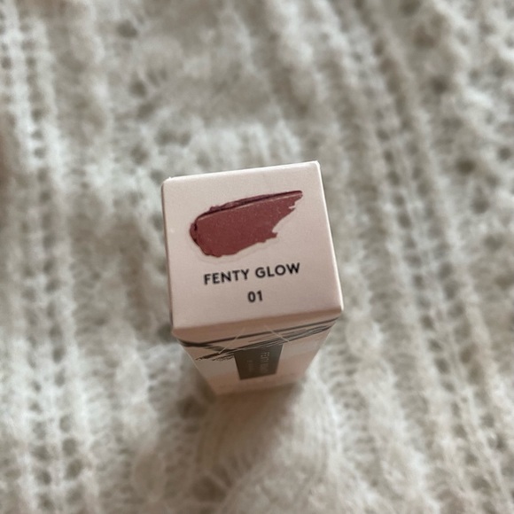 Fenty Beauty Gloss Bomb Universal Lip Luminizer 01 Fenty Glow 2 ml .07 fl oz NIB - Picture 2 of 3